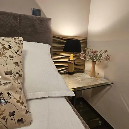 Apartment Thea Golden Boutique
